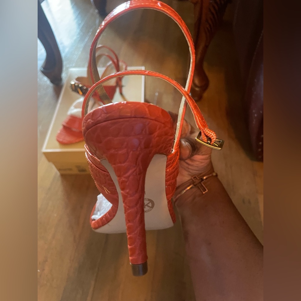 Micheal Kors size 9 Sandal